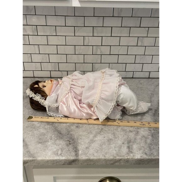 Vintage Baby Doll 1999 Nina Rich Pink Dress Brown Hair Lace Bonnet - Picture 8 of 11